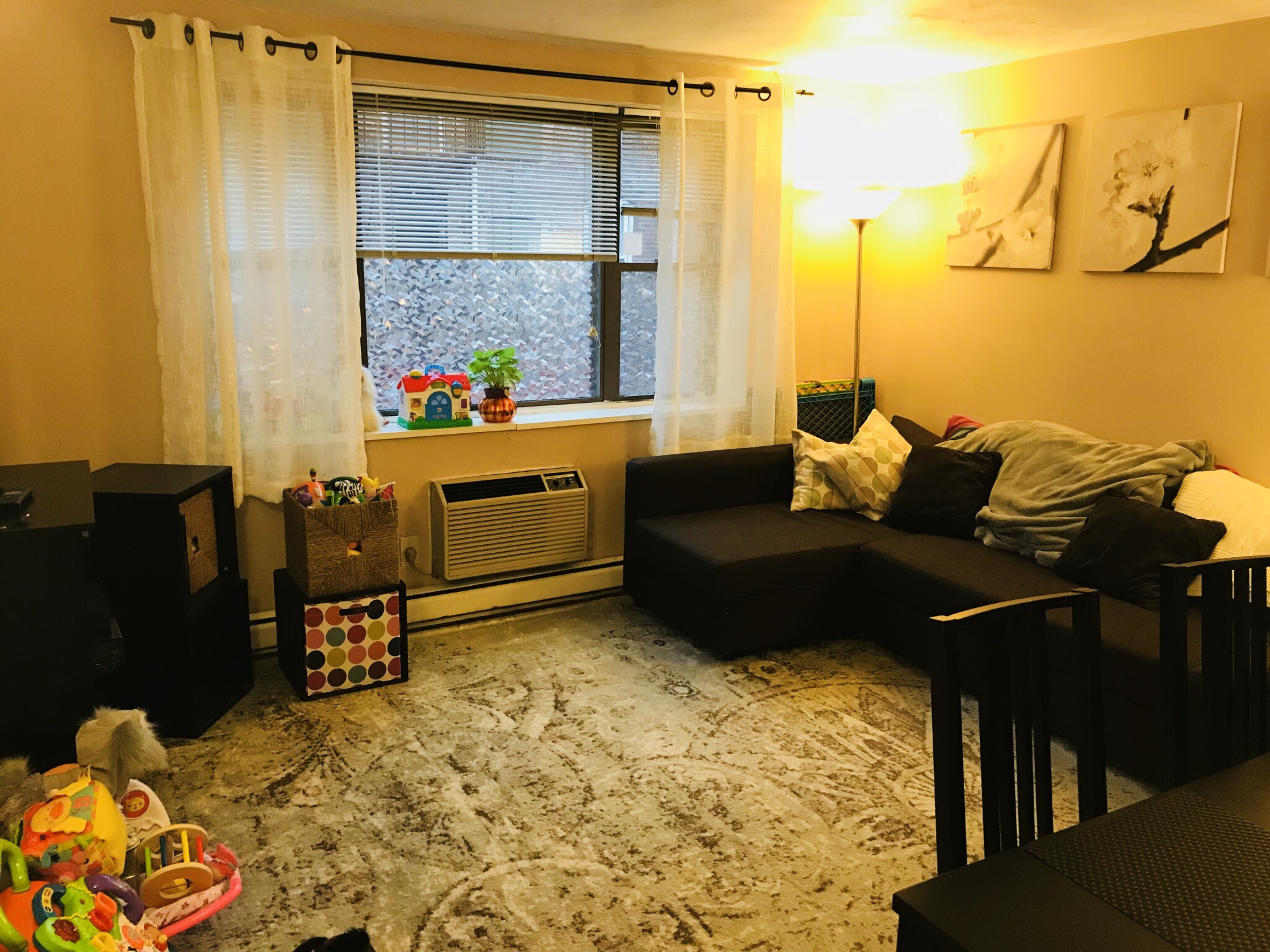 2 bed, 1 bath apartment for rent at 70 Jamaicaway Unit 11, Jamaica Plain