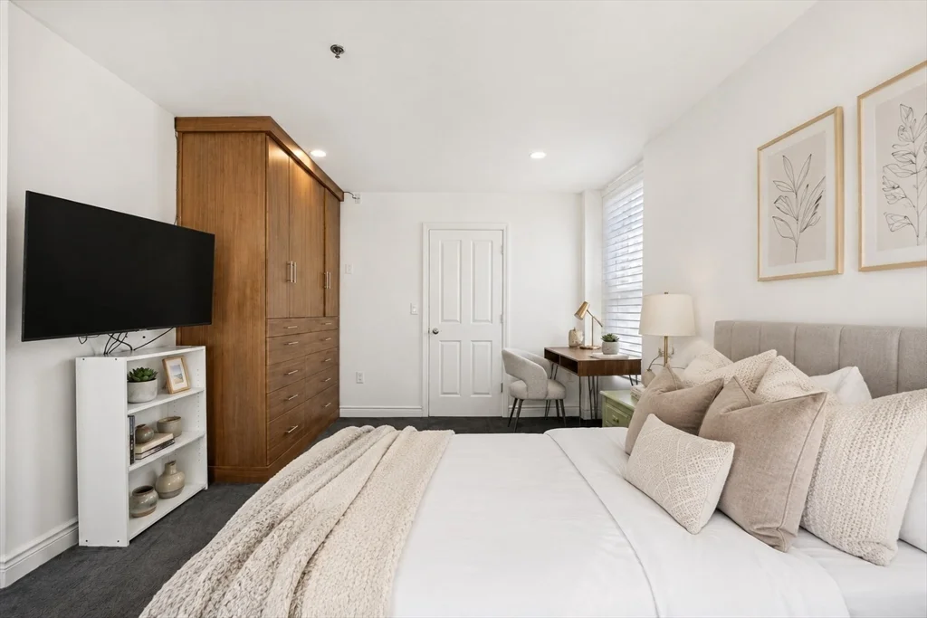 4 Charlesgate E, Back Bay