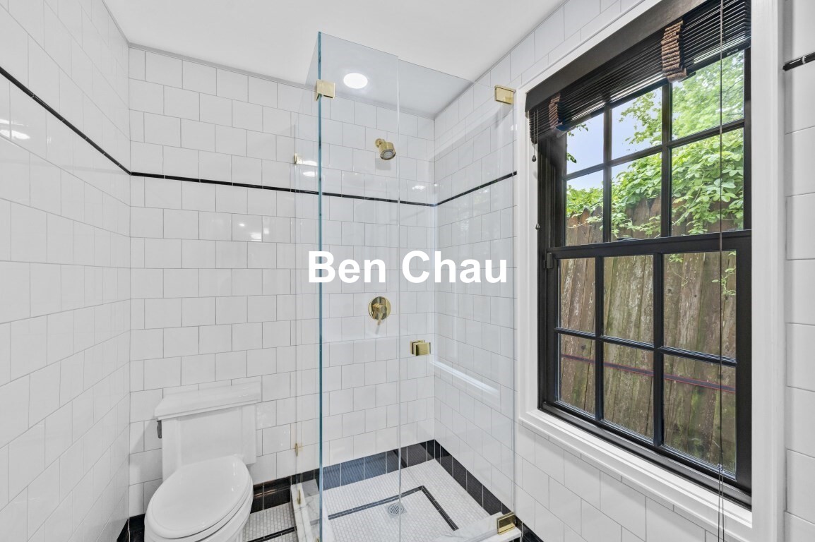 208 Windsor St, The Port