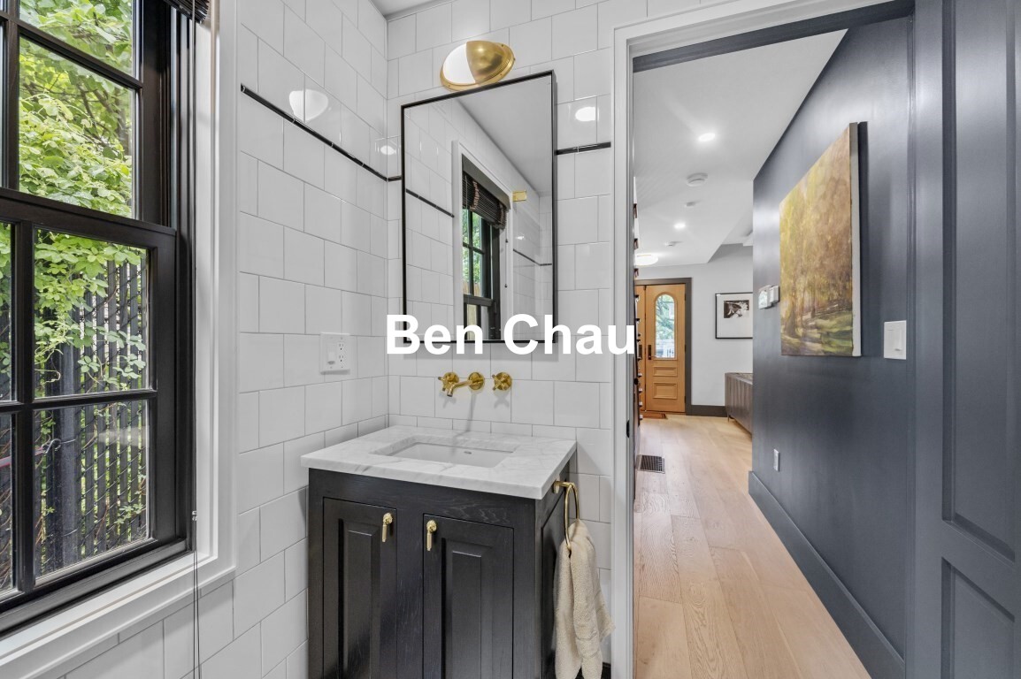 208 Windsor St, The Port