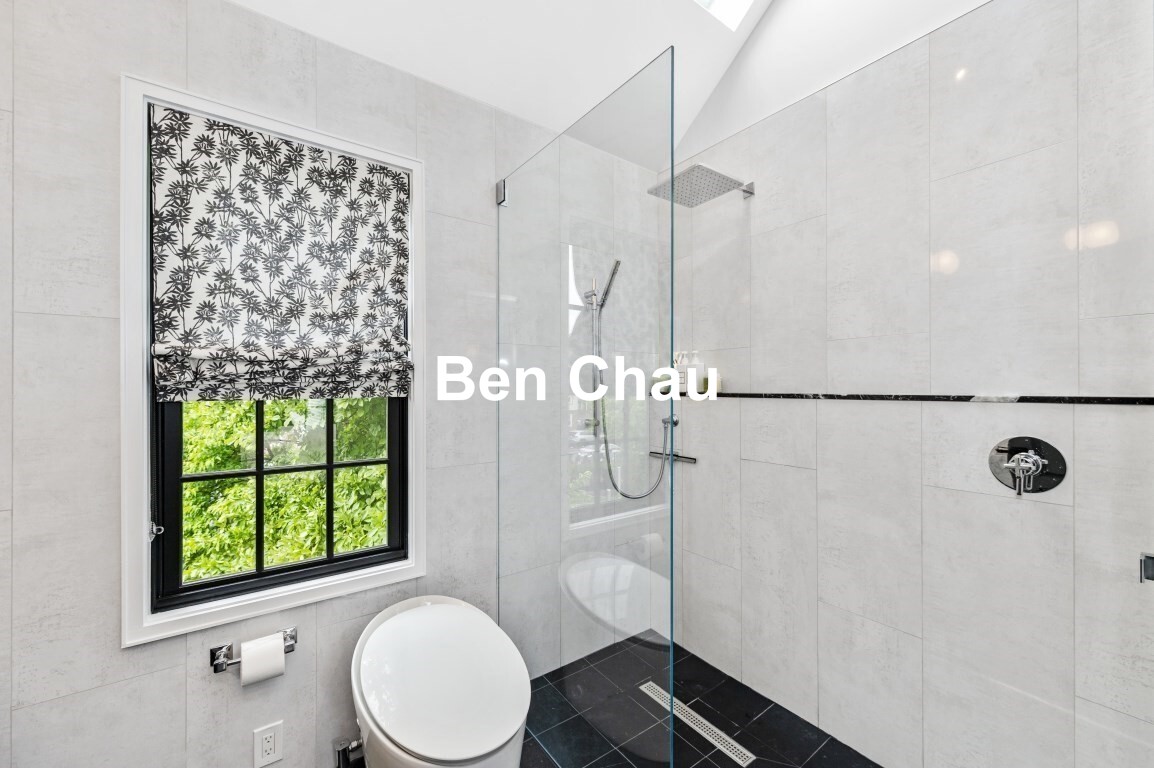 208 Windsor St, The Port