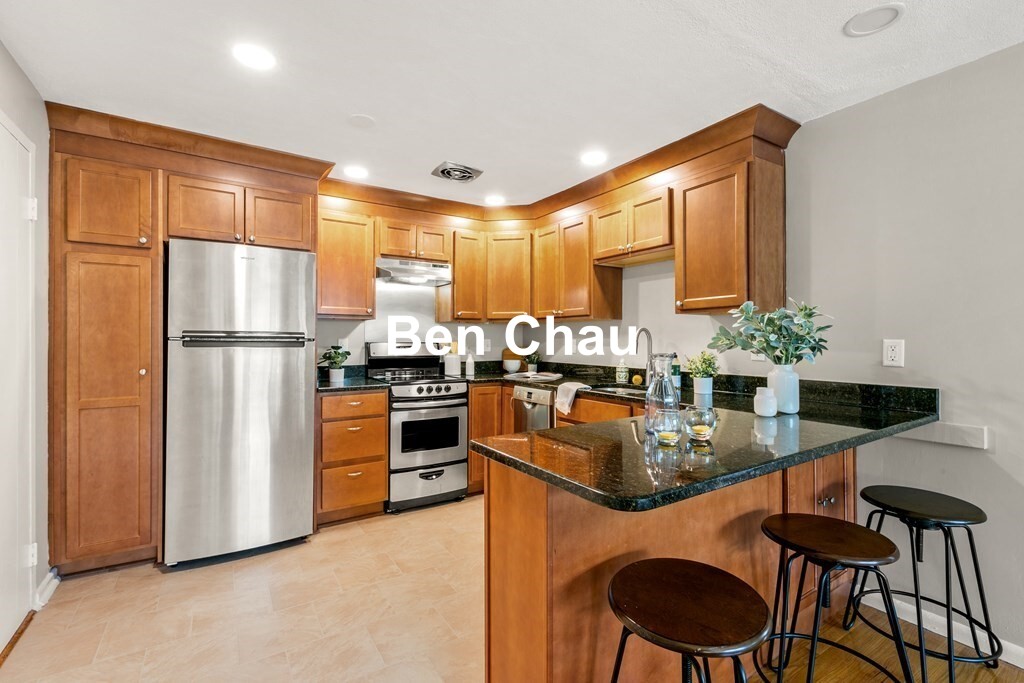 2192 Massachusetts Ave, North Cambridge