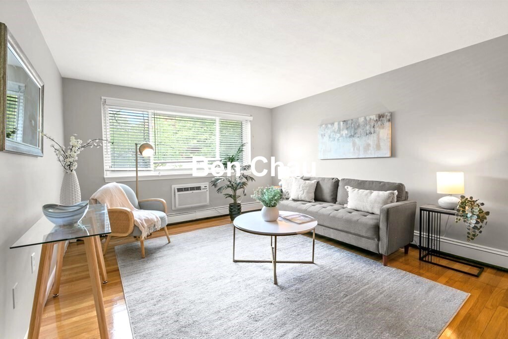 2192 Massachusetts Ave, North Cambridge