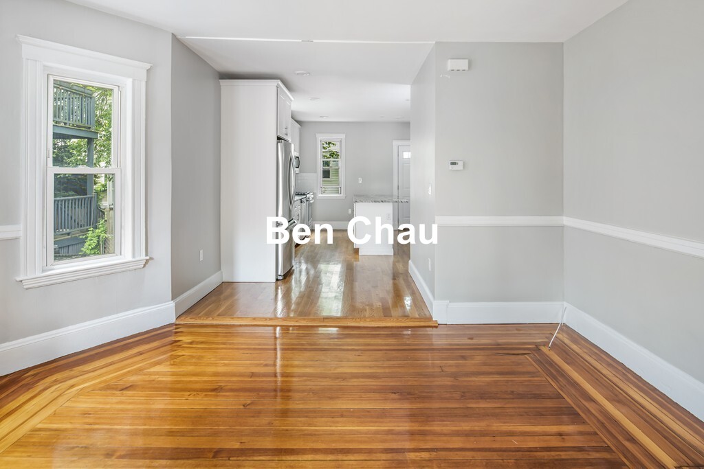 124 Pearson Rd, Tufts