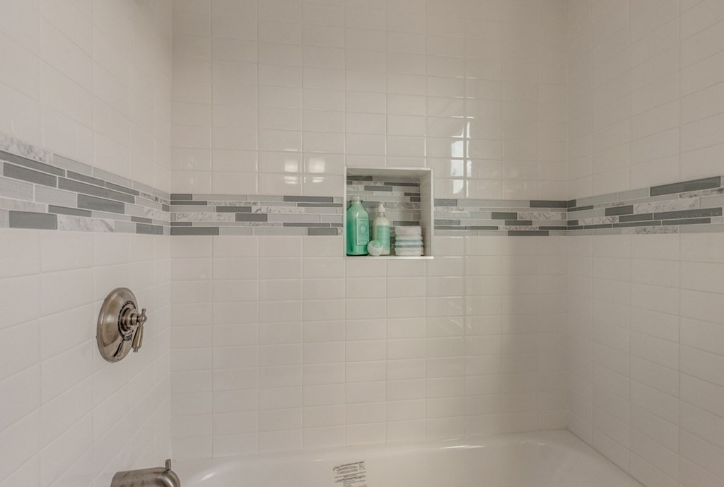 2 bed, 2 bath apartment for rent at 234 Paris St Unit 3, East Boston — photo 4 of 5
