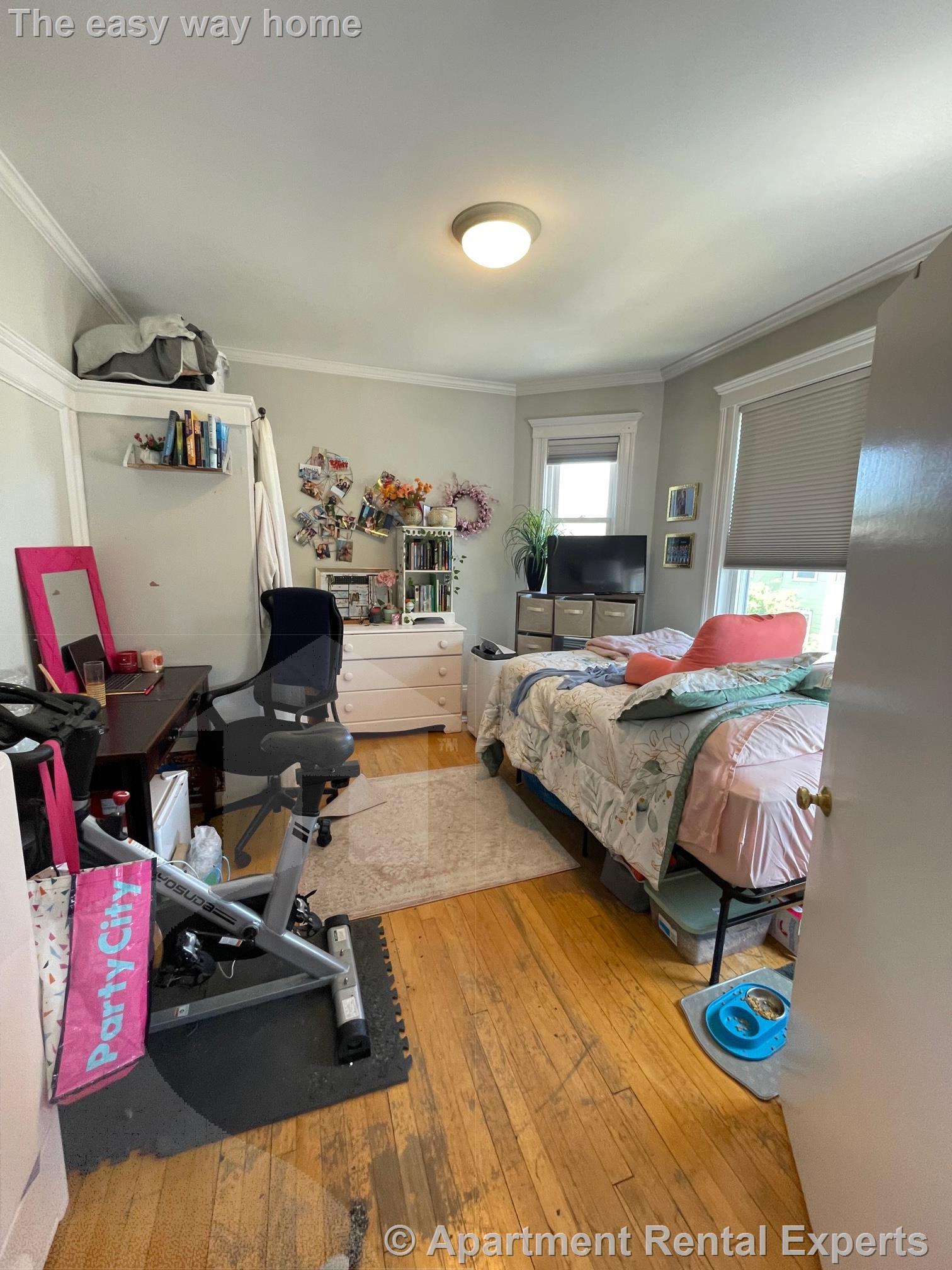 15 Farragut Ave, Teele Square