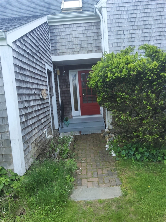 588 River Rd, Acoaxet