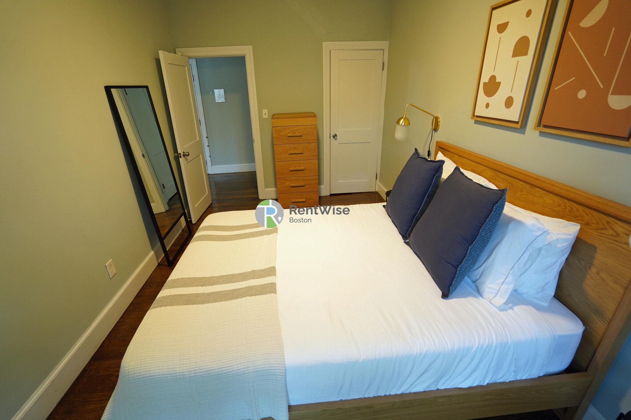 45 Carlton St, Longwood