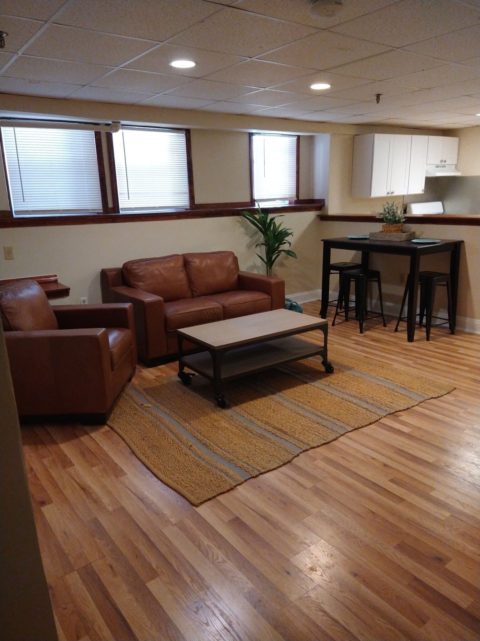 4 bed, 2 bath apartment for rent at 101 Commonwealth Ave Unit 101,, Allston — photo 4 of 5