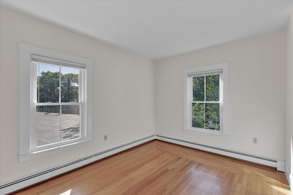 325 Western Ave, Riverside