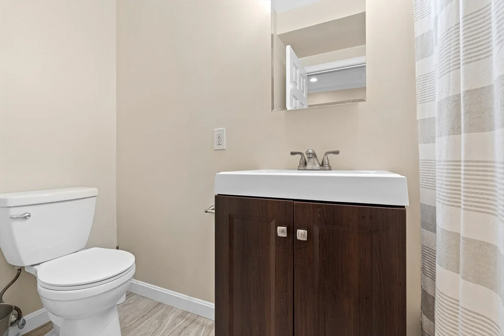 464 Hanover St, Waterfront