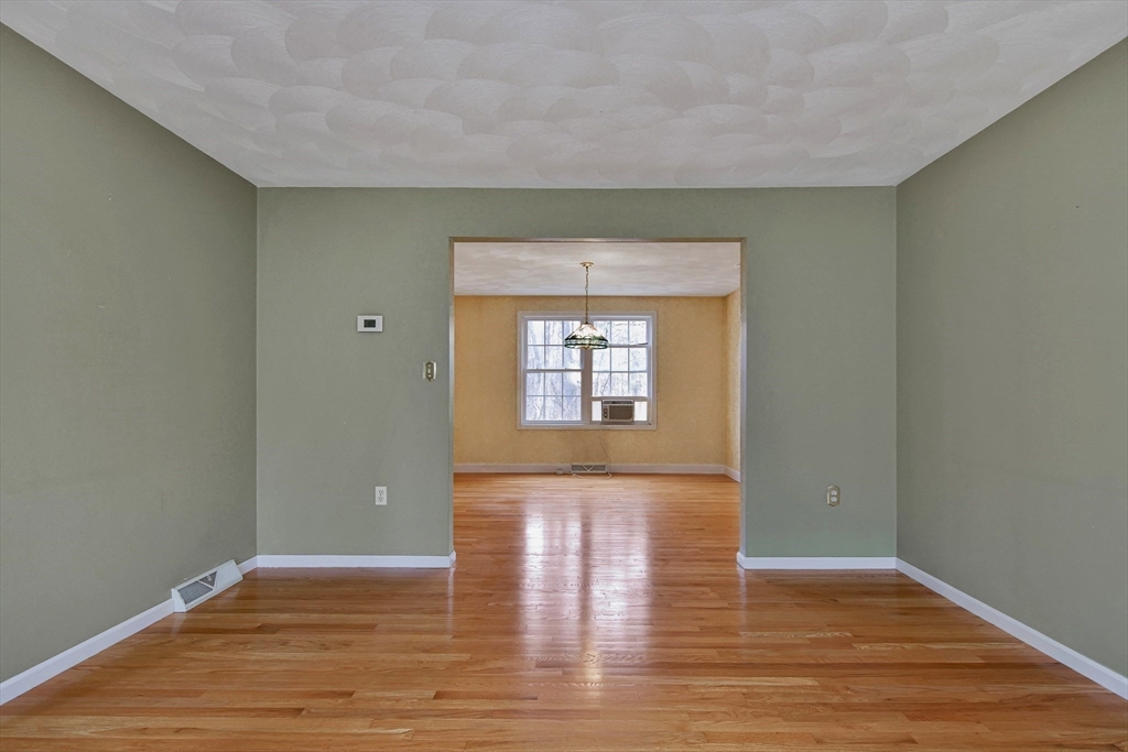 7 Van Norden Rd, Burlington