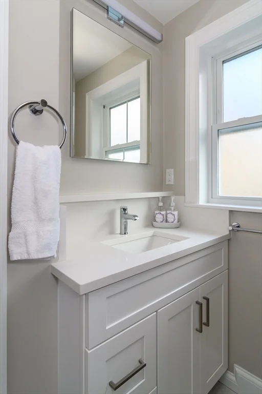 12R Maugus Ave, Wellesley Hills