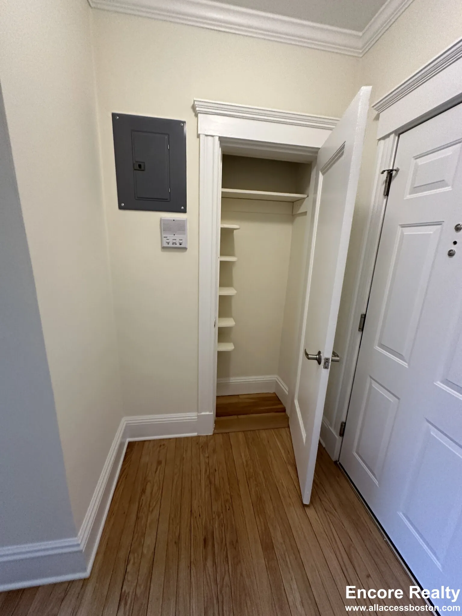 24 Chauncy St, Neighborhood Nine