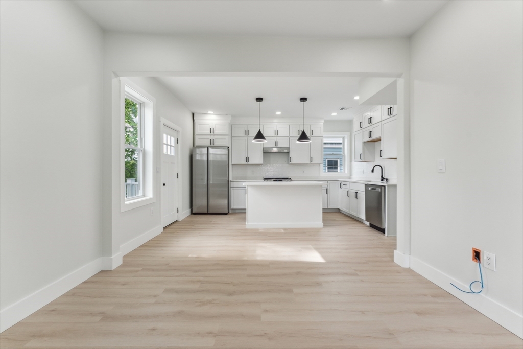 47 Brackett St, Oak Square