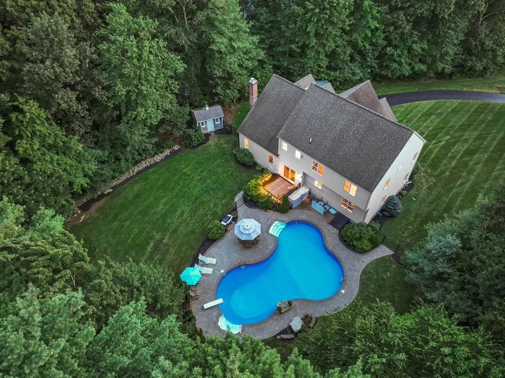 13 Breakneck Hill Rd, Hopkinton