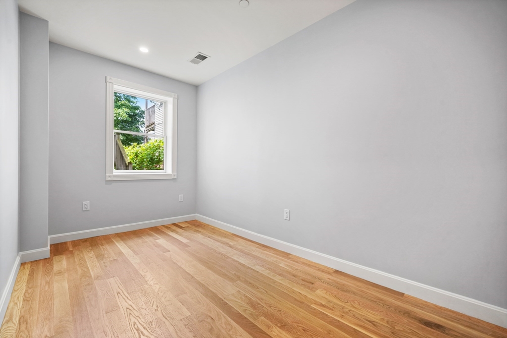 71 Old Harbor St, South Boston