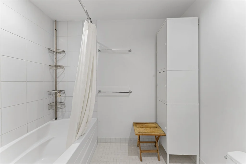 88 Kingston St, Midtown