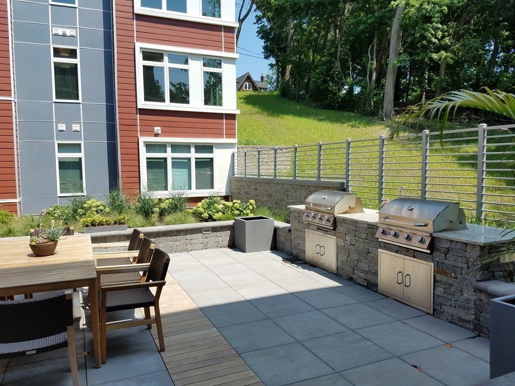 99 Tremont St, Brighton