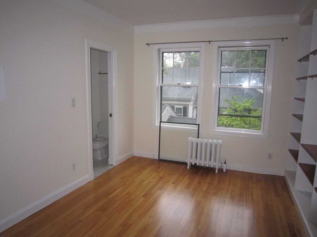 993 Memorial Dr, Harvard Square