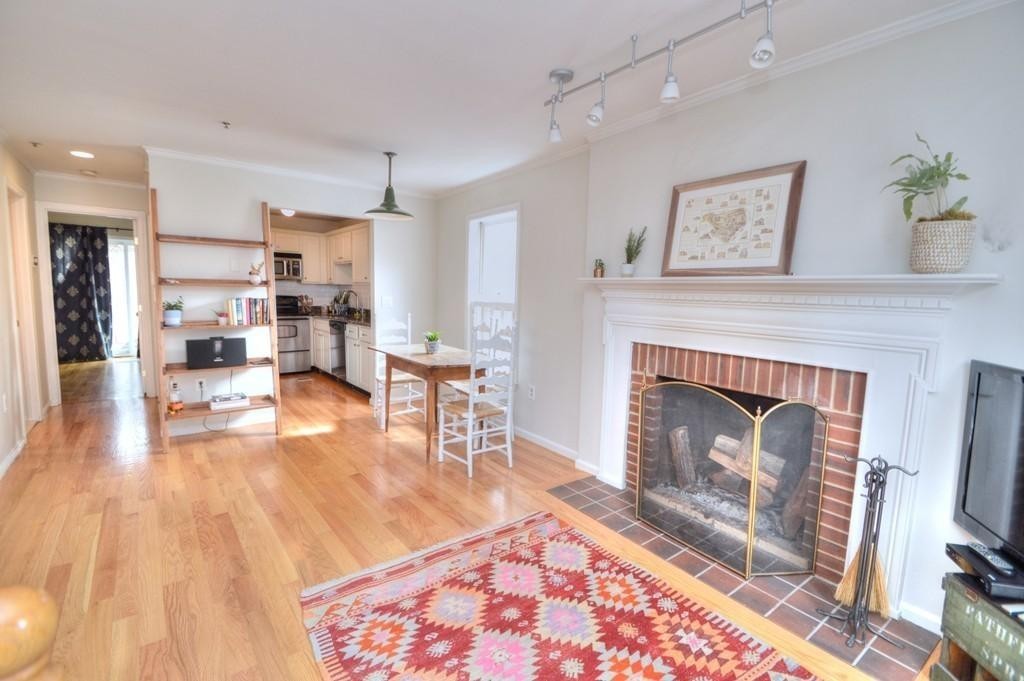 21 Main St, Charlestown