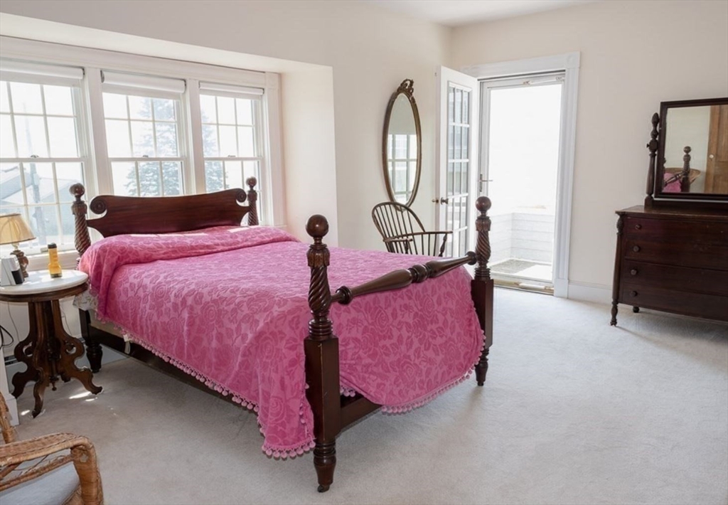 4 Spray Ave, Marblehead