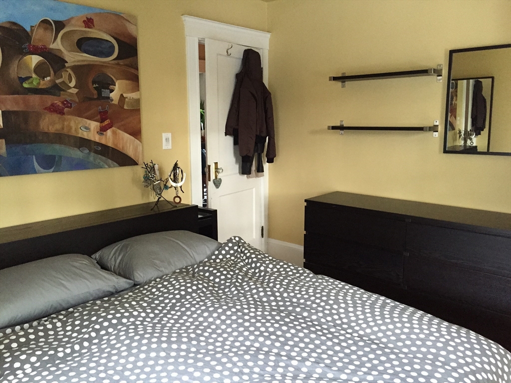 9 Irvington Rd, West Somerville