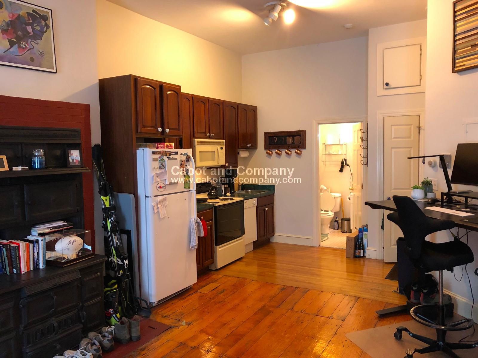 141 Beacon St, Back Bay