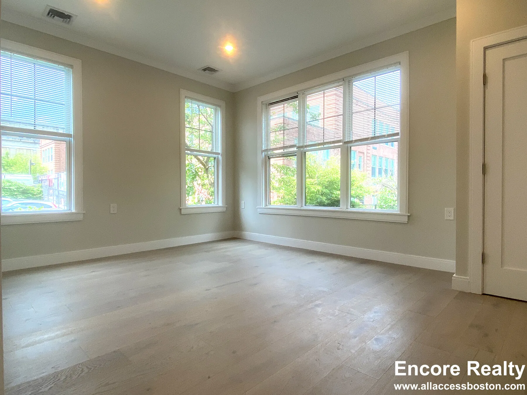 32 Cummins Highway, Roslindale