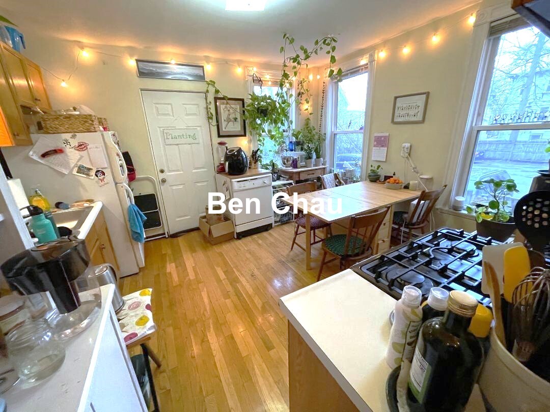 168 Putnam Ave, Riverside