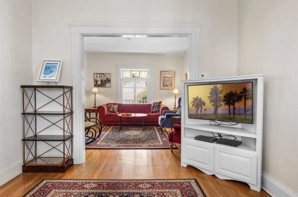 12 Endicott St, Saugus