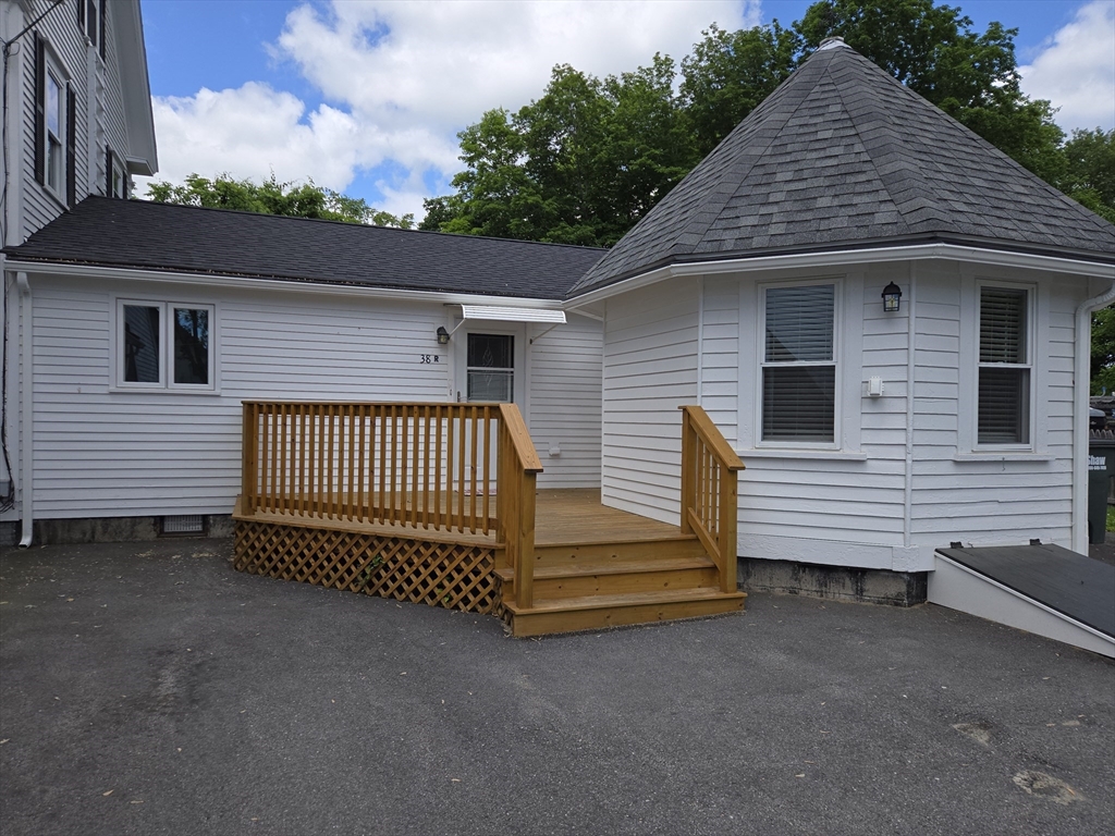 38 Main St, Pepperell