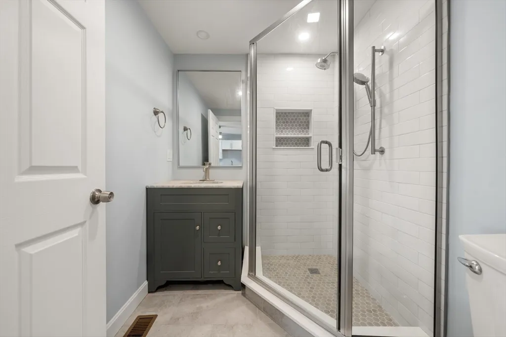 71 Old Harbor St, South Boston