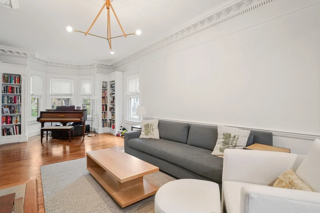8 Florence St, Cambridgeport