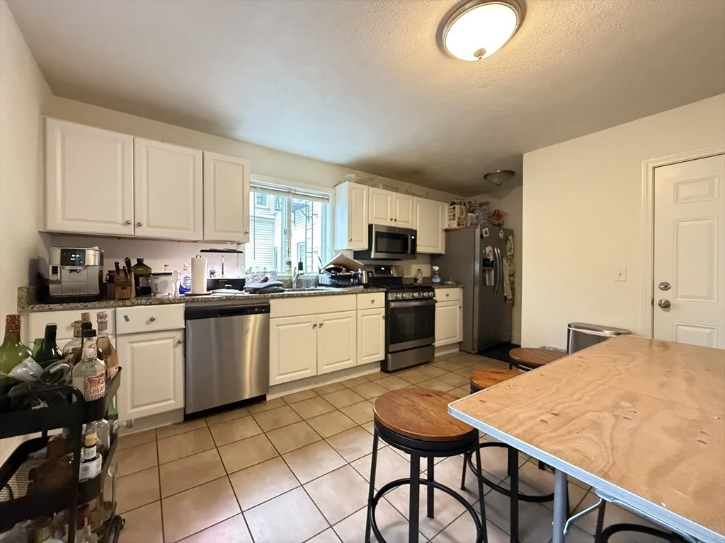 235 Charles St, East Cambridge