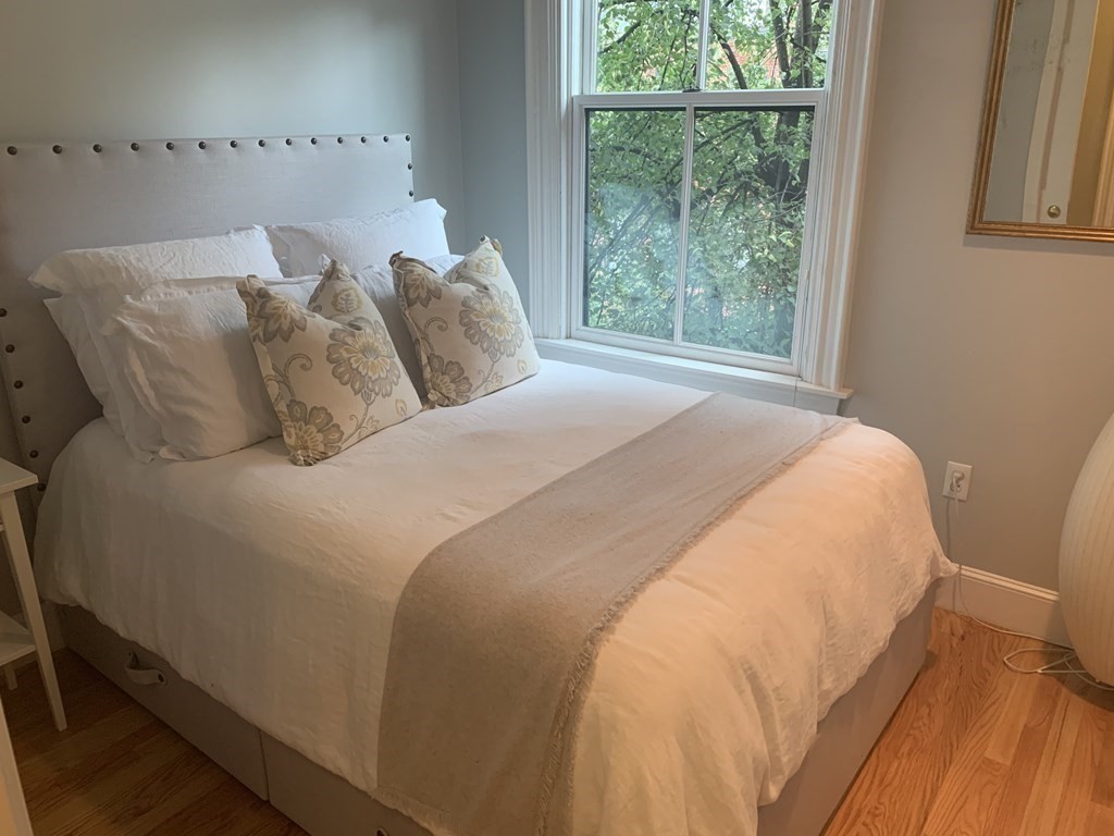 12 Hereford St, Back Bay