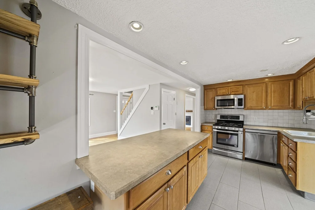 28 Hillside Ave, Stoneham