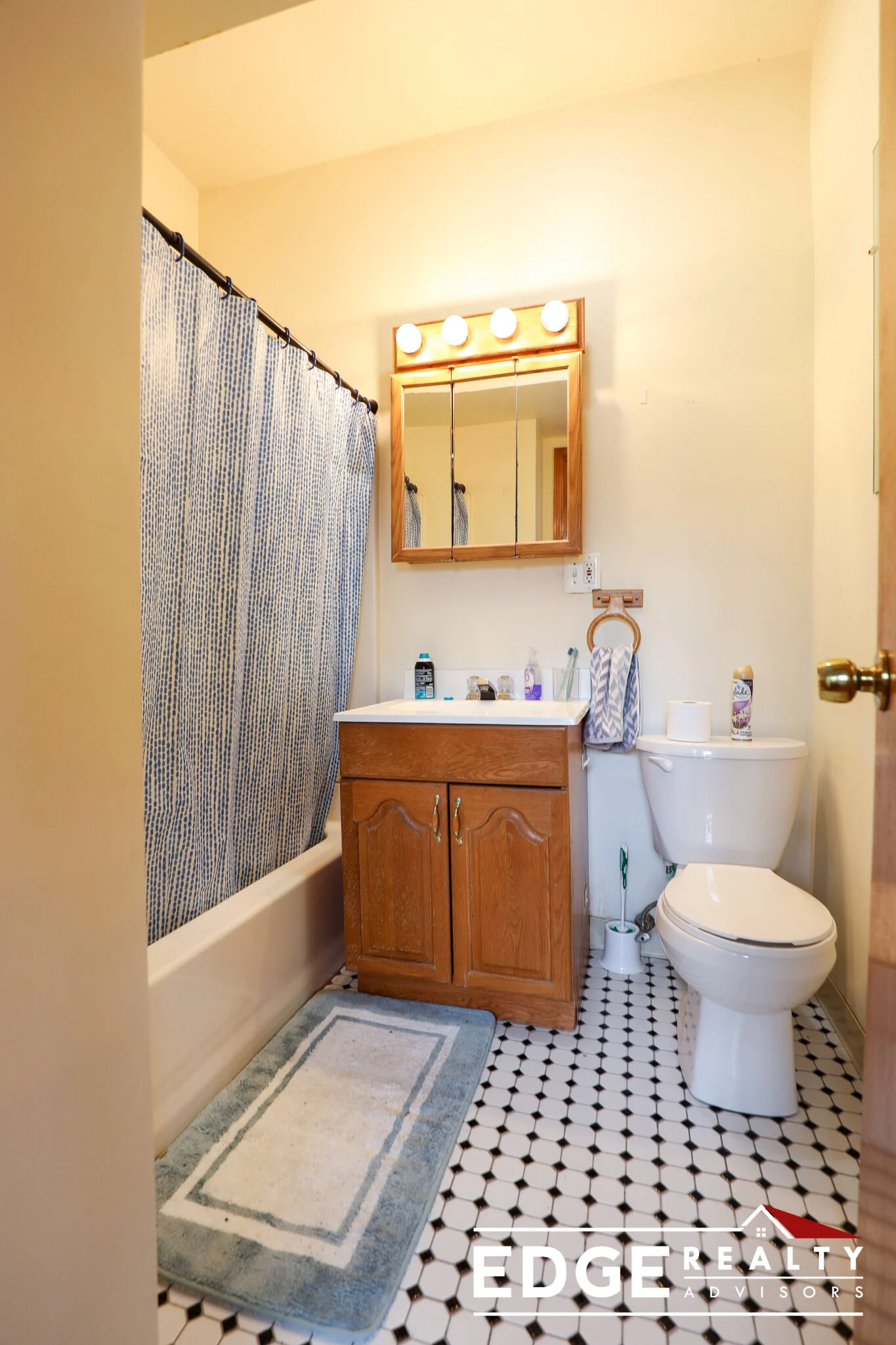 356 Faneuil St, Oak Square