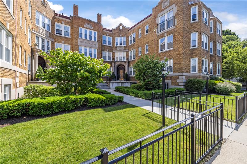 172 Maple St, Malden