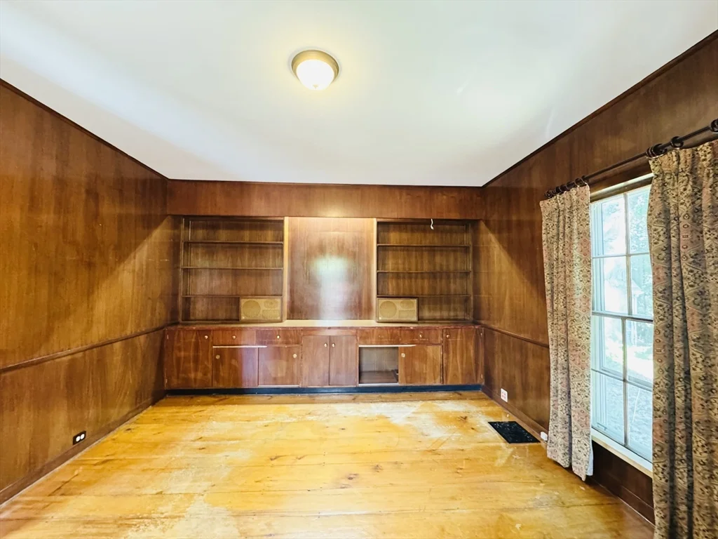 344 Lowell St, Lexington