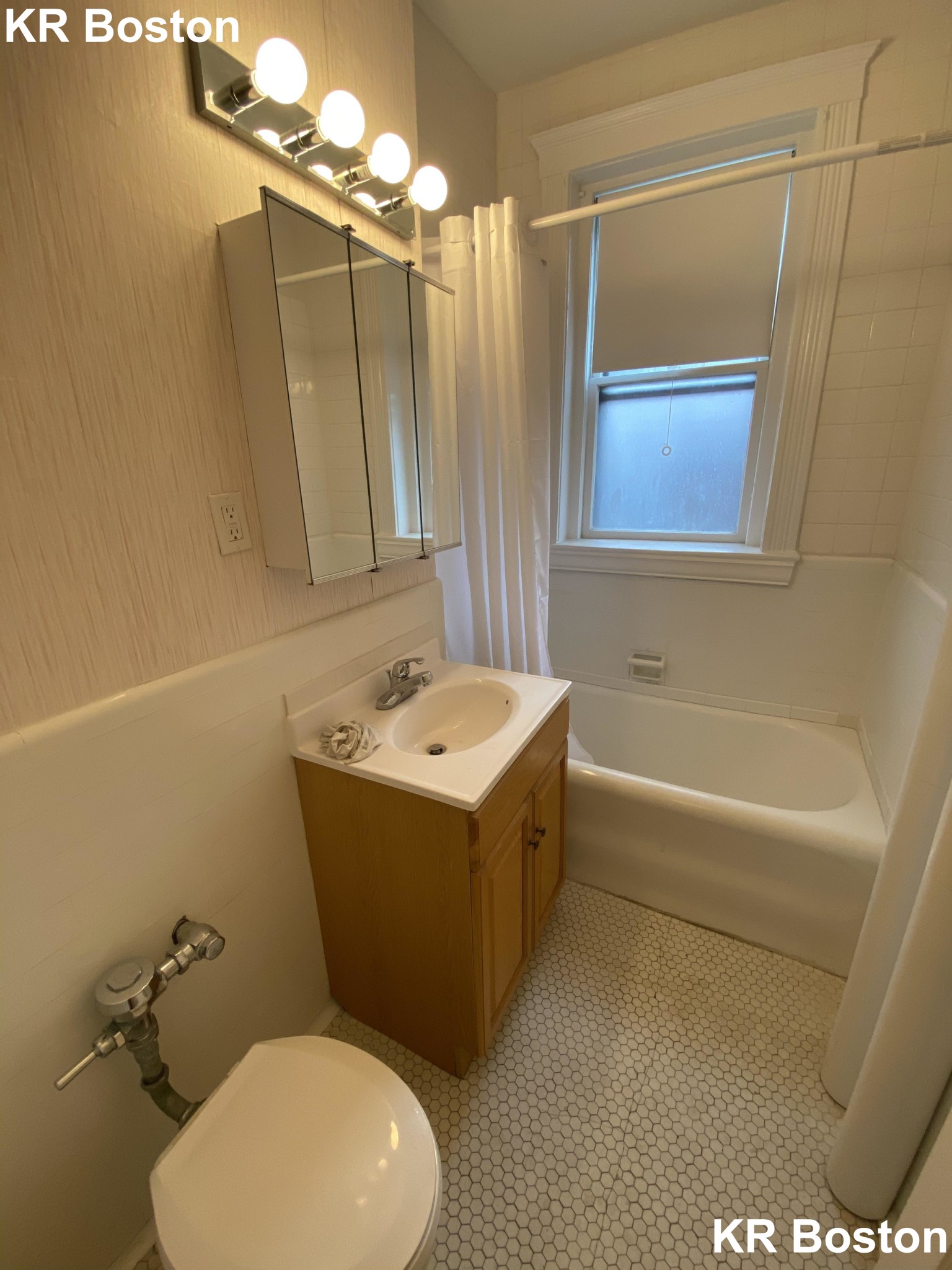 3 bed, 1 bath apartment for rent at 12 Alton Pl Unit 2F, Coolidge Corner — photo 4 of 13