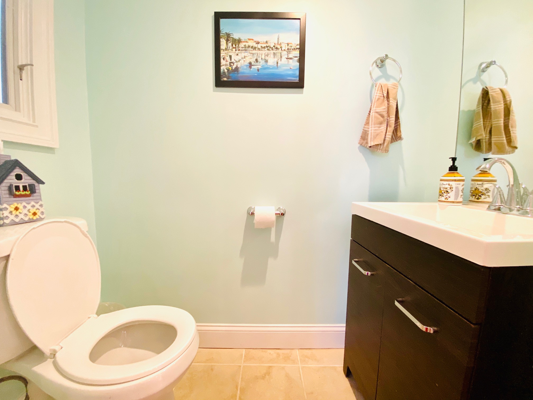 4 bed, 2.5 bath apartment for rent at 12 Bradbury St Unit 1, Allston — photo 10 of 11