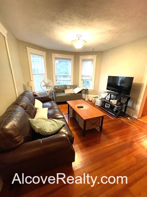 5 bed, 2 bath apartment for rent at 66 Simpson Ave Unit 1, Tufts — photo 11 of 22