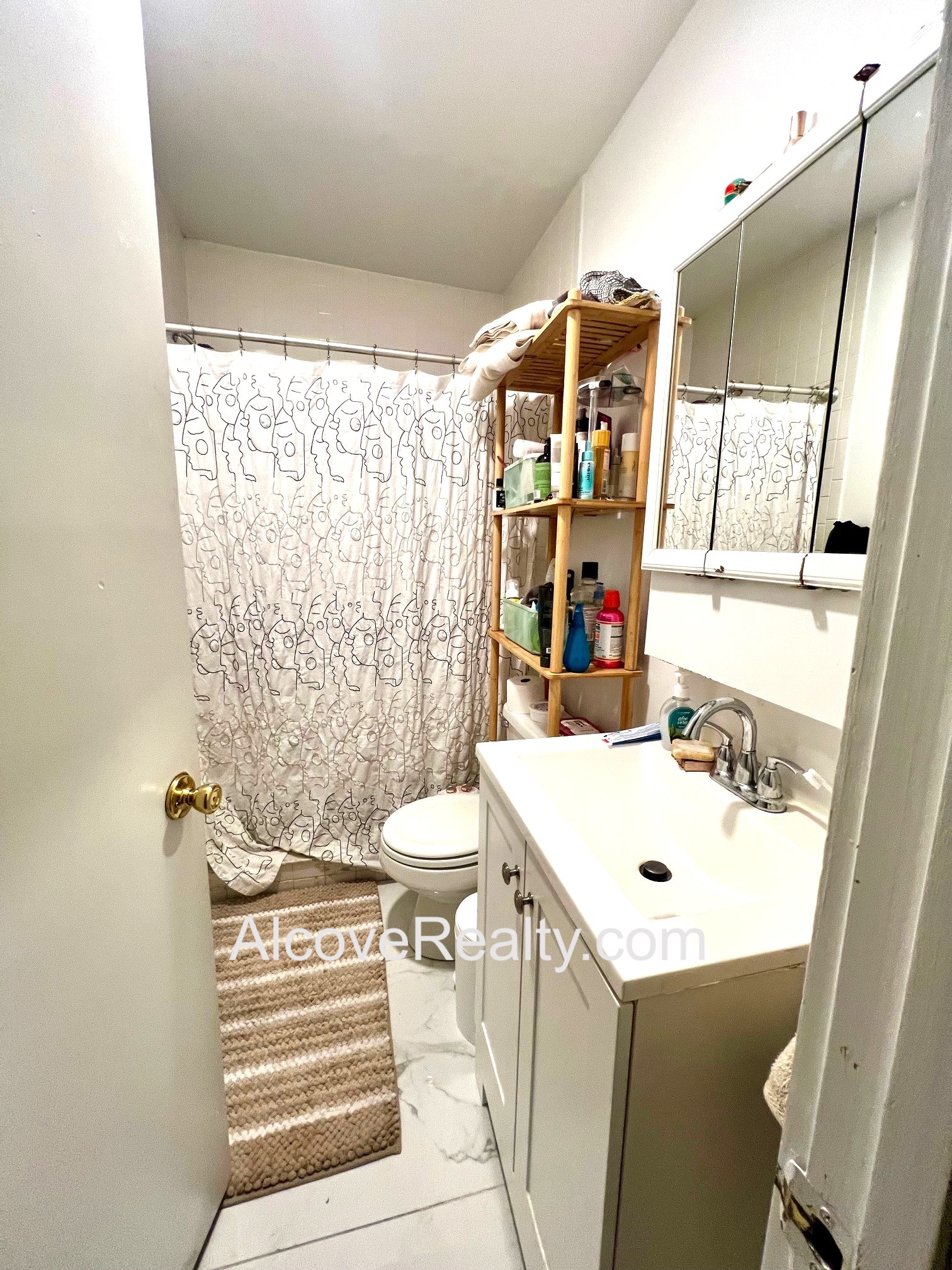 31 Corinthian Rd, Tufts