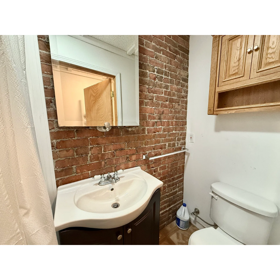 290 Newbury St, Back Bay