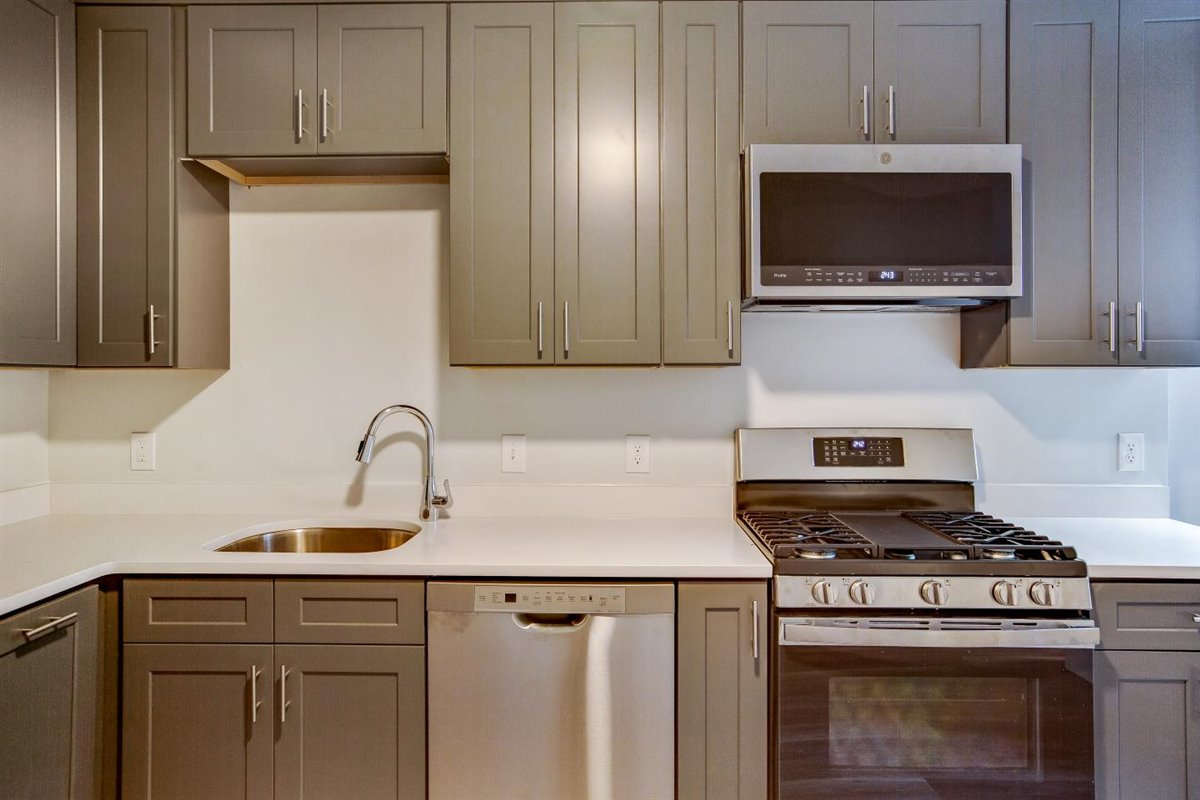 4 bed, 2 bath apartment for rent at 92 Corey Rd Unit 2, Brighton — photo 3 of 43
