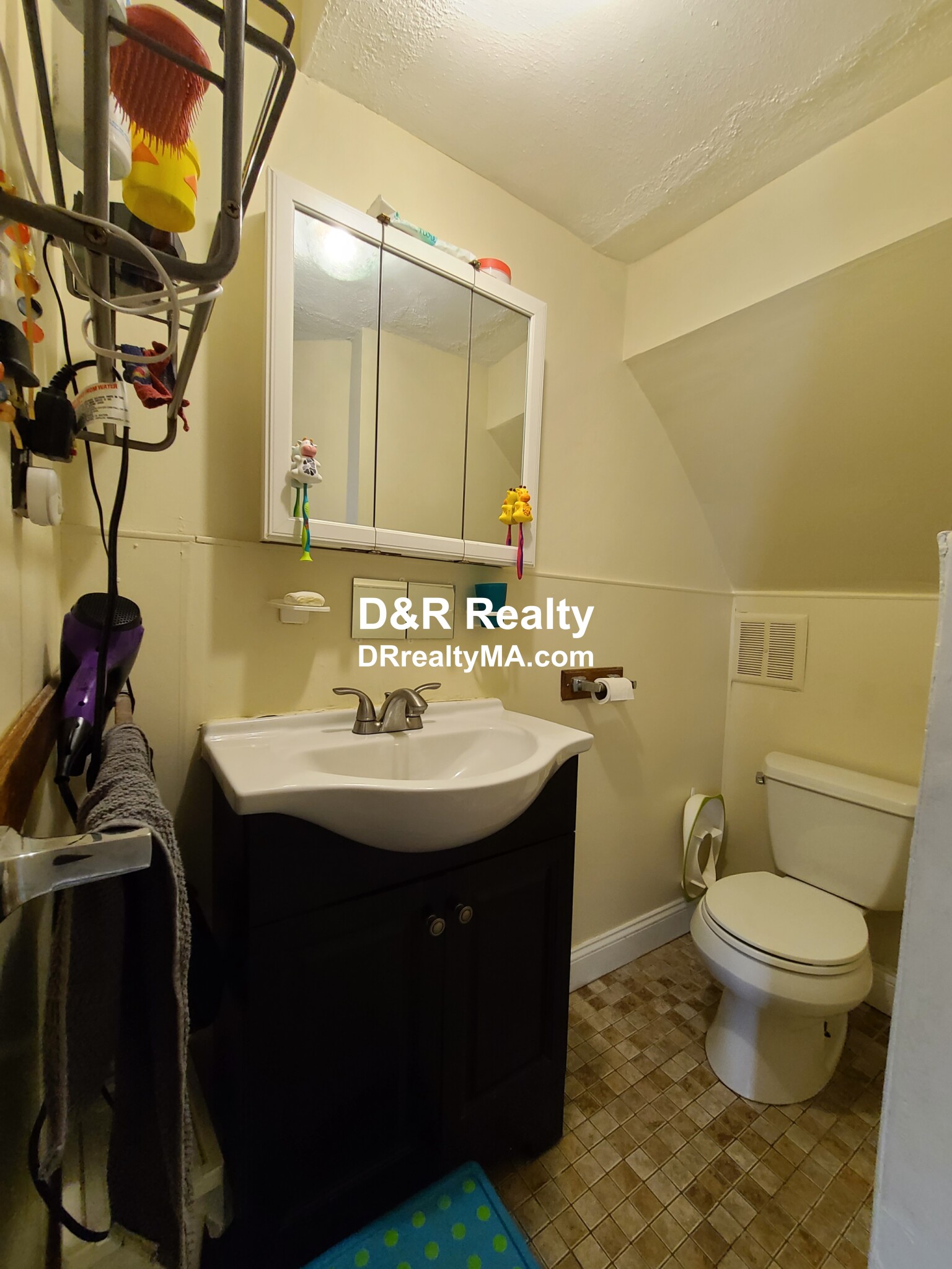 2 bed, 1 bath apartment for rent at 18 Holmes St Unit 1, Allston — photo 12 of 18