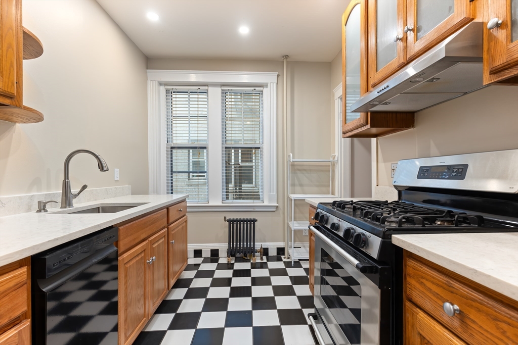 2035 Commonwealth Ave, Brighton