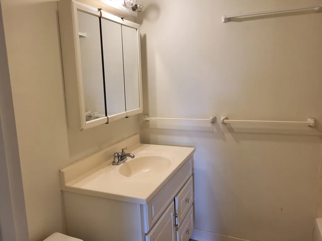 33 Pond Ave, Brookline Village