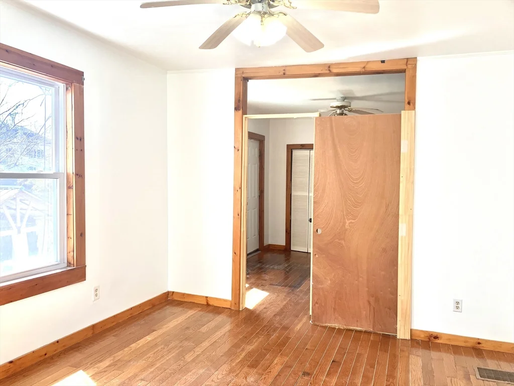 4 Sisson Ter, East Lynn